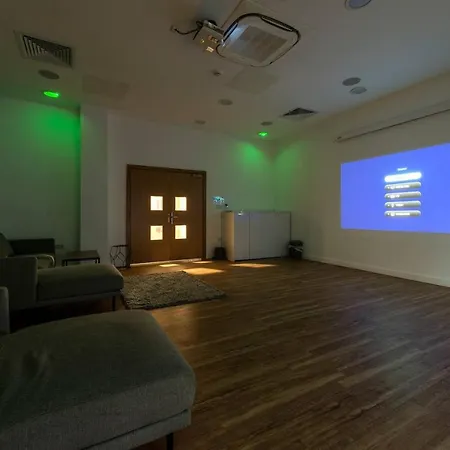 Luxury Two Bed In Media City