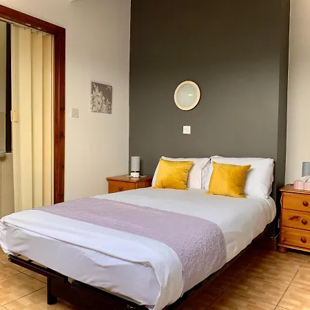 - Free Parking Vendégház *