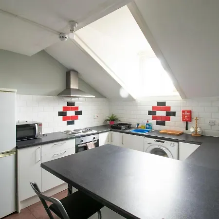 Semesterbostad Contemporary In Near Tram Station Manchester