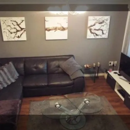 Inviting 3-bed House In Holiday home *
