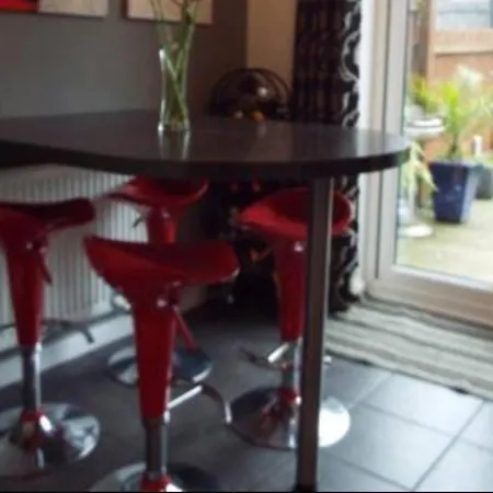 Inviting 3-bed House In Manchester