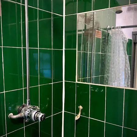 - Free Parking * مانشستر