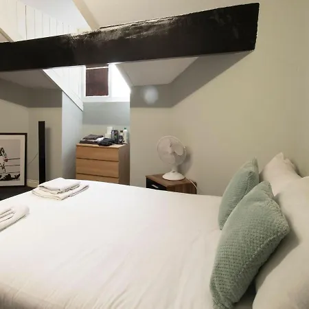 Semesterbostad Contemporary In Near Tram Station *