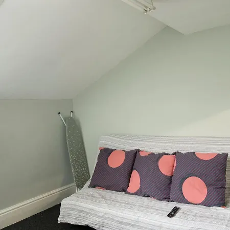 Contemporary In Near Tram Station Semesterbostad *