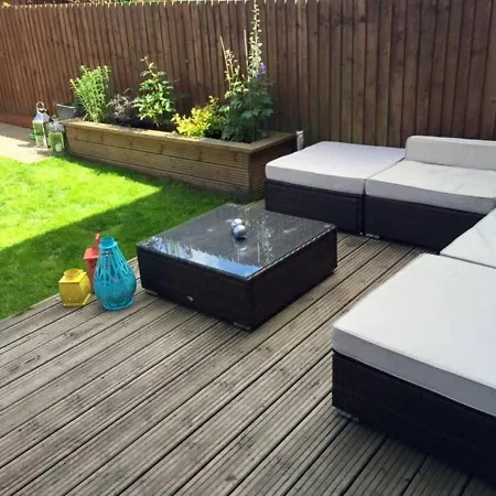 Inviting 3-bed House In Holiday home