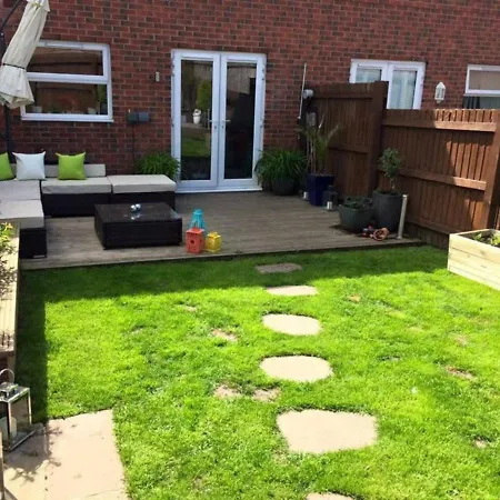 Inviting 3-bed House In Holiday home Manchester