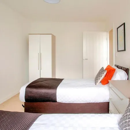 Апартаменты Inviting In Near Trafford Bar Tram Stop