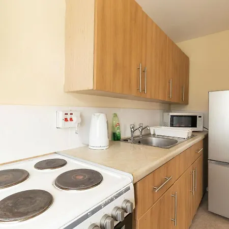 Апартаменты Elegant In Near Trafford Bar Tram Stop *