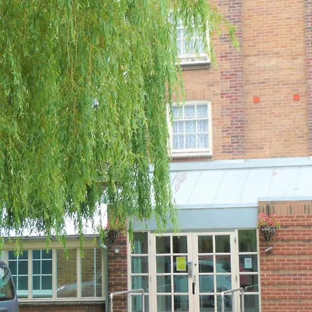 Otel Luther King House 2*