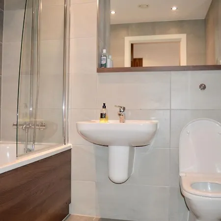 Апартаменты Modern 2 Bedroom In *