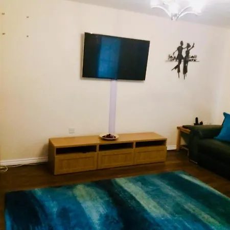 New 2bd Townhouse Great Location Holiday home *