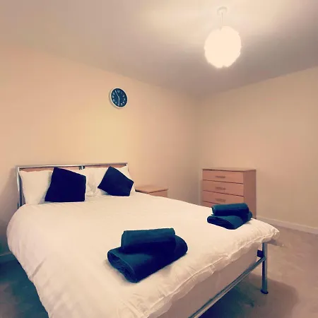 Immaculate 2-bed In