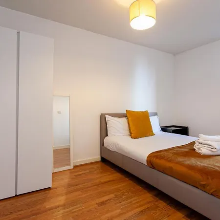 Apartmán 3 Bed Apartment, Quick Links To City Centre! -sleeps 6 *