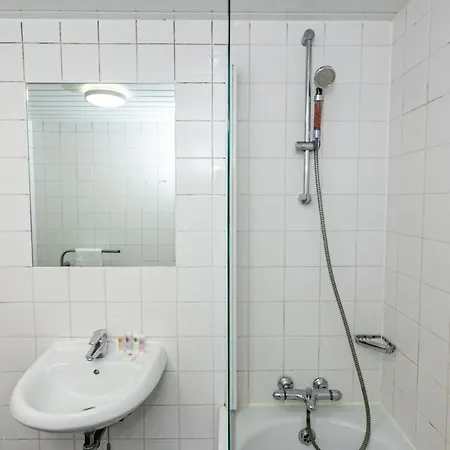 Апартаменты 3 Bed Apartment, Quick Links To City Centre! -sleeps 6 *
