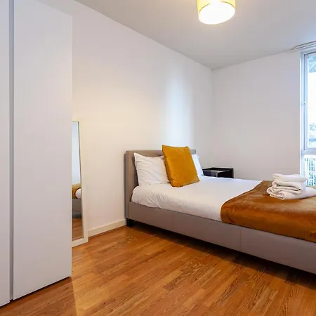 Apartmán 3 Bed Apartment, Quick Links To City Centre! -sleeps 6 *