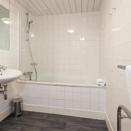 3 Bed Apartment, Quick Links To City Centre! -sleeps 6