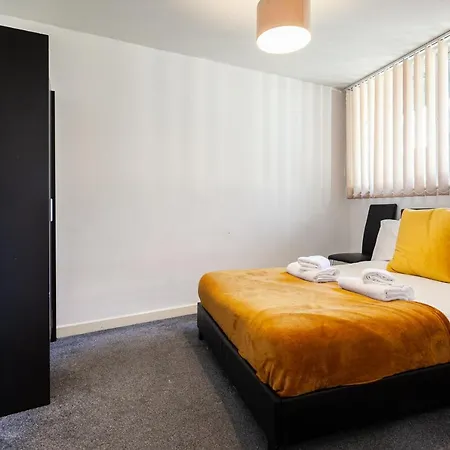 3 Bed Apartment, Quick Links To City Centre! -sleeps 6