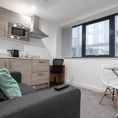 Modern Studio In The Heart Of Near Restaurants And Shops *
