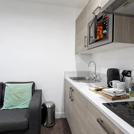Modern Studio In The Heart Of Near Restaurants And Shops *