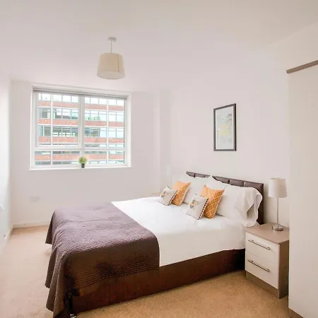 Apartment Charming In Near Trafford Bar Tram Stop *