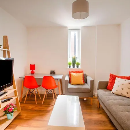 Apartment Charming In Near Trafford Bar Tram Stop Manchester