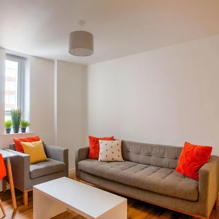 Charming In Near Trafford Bar Tram Stop Apartment Manchester
