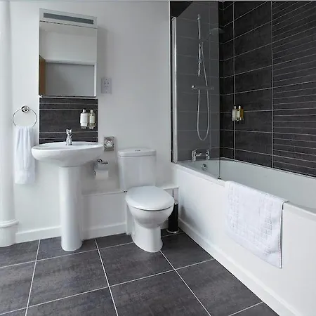 High Street Townhouse Aparthotel 4*
