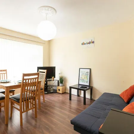 בית נופש Homely Holiday In Near Etihad Stadium