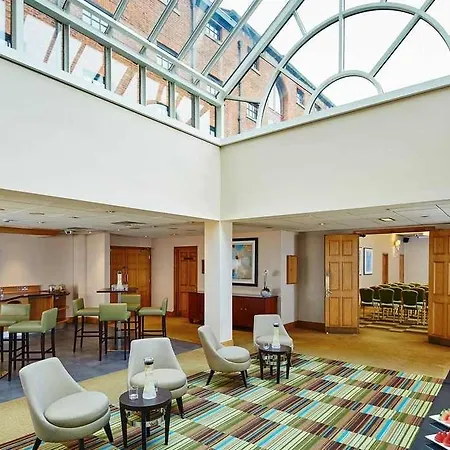 Marriott Victoria & 4*