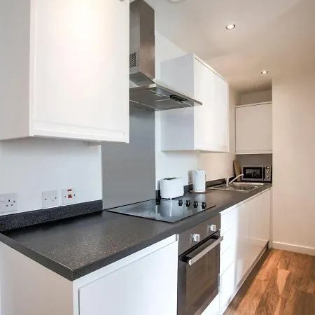 Charming In Near Trafford Bar Tram Stop * Manchester