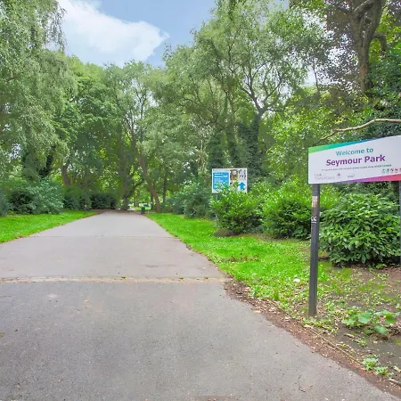 Apartment Charming In Near Trafford Bar Tram Stop Manchester