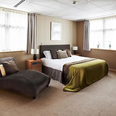 De Vere Cheadle House Hotel 3*