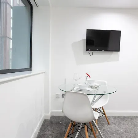 Lägenhet Modern Studio In The Heart Of Near Restaurants And Shops *