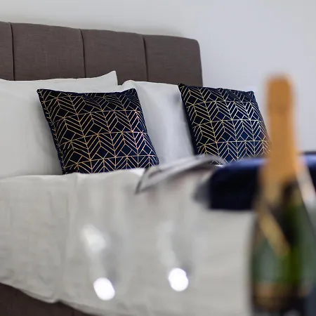 Ideal In Thorncliffe Salford (Greater Manchester)