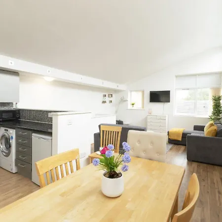 Luxury-finish Holiday In Near The Quays *