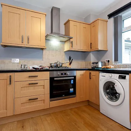 Charming Holiday In Wythenshawe Near Wythenshawe Park Holiday home *