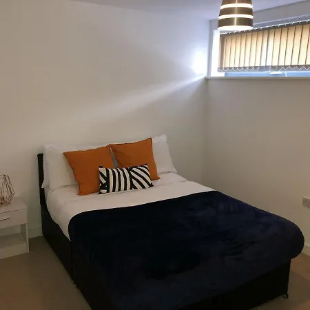 Spacious In Near The Quays, Iwm North Apartment Manchester