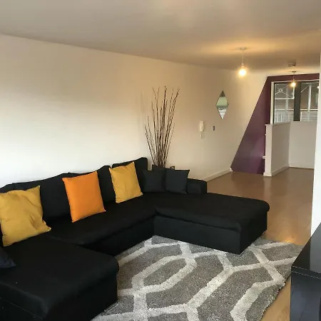 Apartment Spacious In Near The Quays, Iwm North *