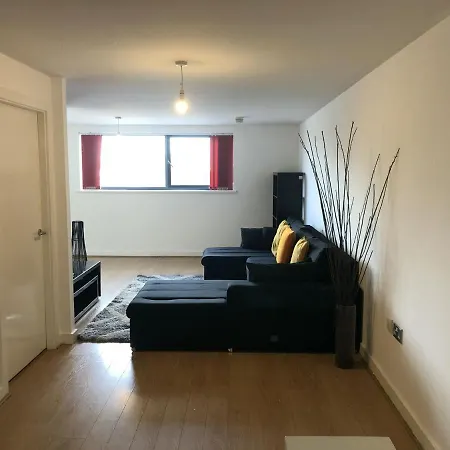Apartment Spacious In Near The Quays, Iwm North