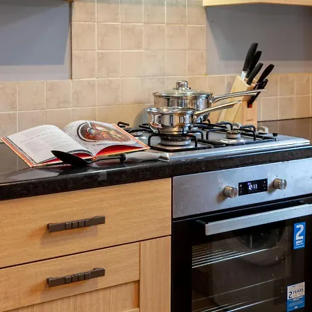 Holiday home Charming Holiday In Wythenshawe Near Wythenshawe Park