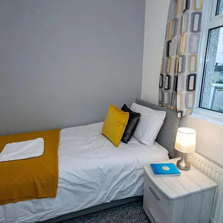 Charming Holiday In Wythenshawe Near Wythenshawe Park *