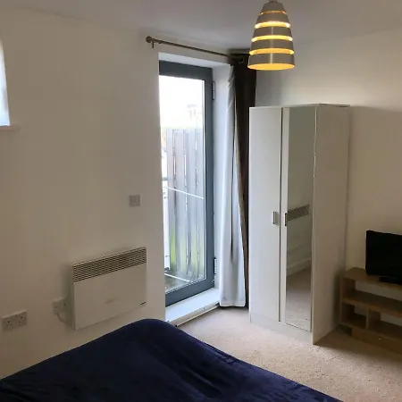 Apartment Spacious In Near The Quays, Iwm North