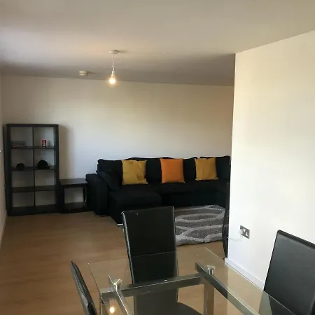 Spacious In Near The Quays, Iwm North Apartment Manchester