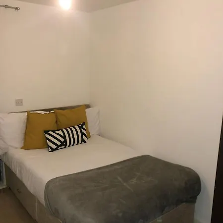 Apartment Spacious In Near The Quays, Iwm North