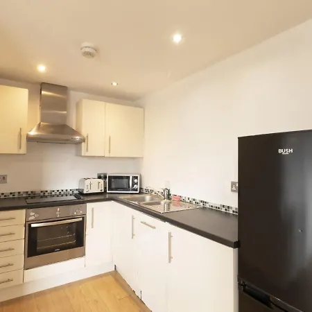 Apartment Spacious In Near The Quays, Iwm North *