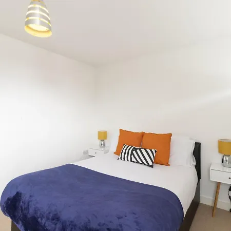 Spacious In Near The Quays, Iwm North Apartment