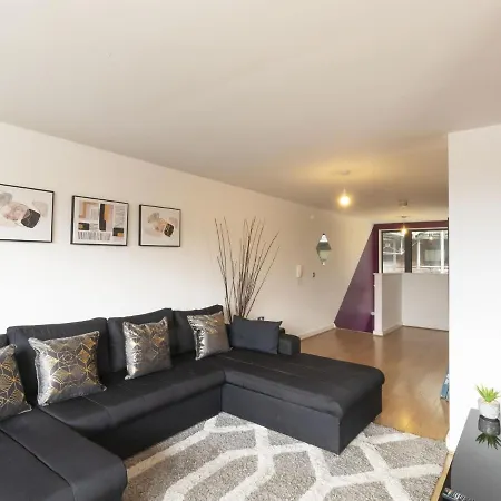 Spacious In Near The Quays, Iwm North Apartment Manchester