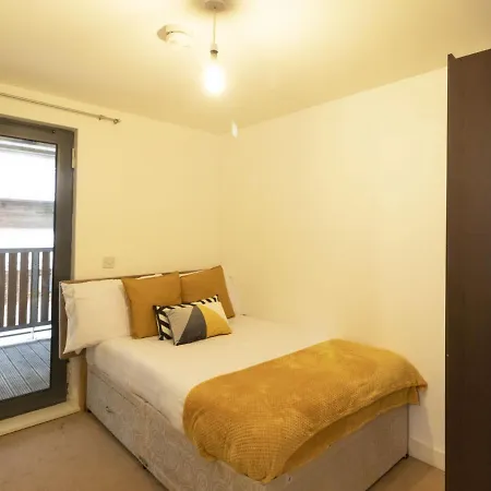 Apartment Spacious In Near The Quays, Iwm North