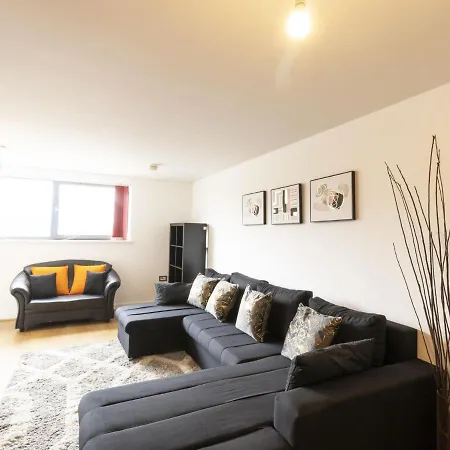 Spacious In Near The Quays, Iwm North * Manchester