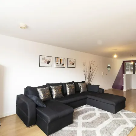Spacious In Near The Quays, Iwm North Apartment *